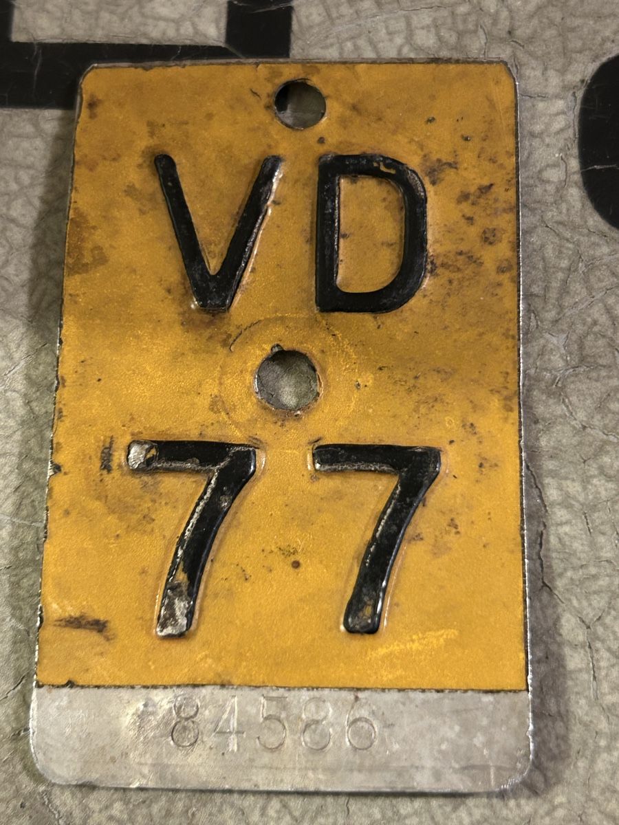 Ecriteaux: Plaque immatriculation VD 77 84586 vieille – D'occasion à Thierrens par Bigla