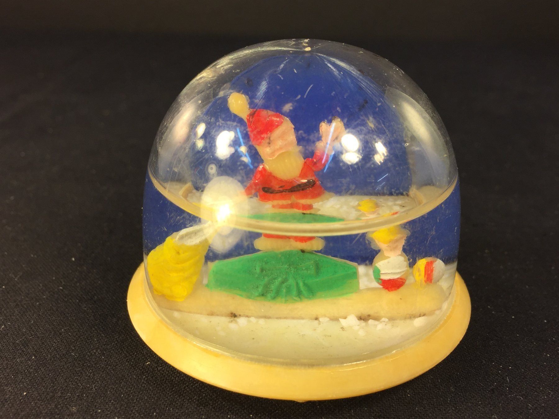Statuette: Vintage Schneekugel Weihnachtsman – Usato da Schaffhausen venduto da sparzone