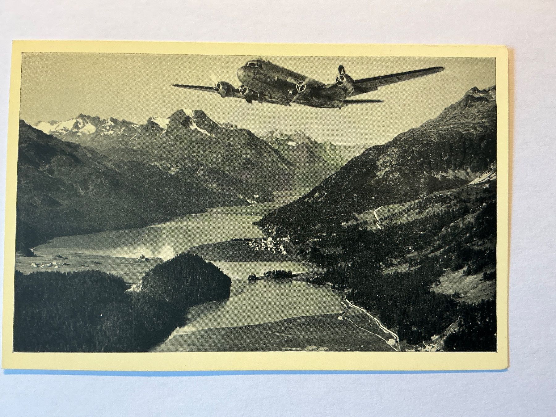 Cartoline postali: Swissair schwarz-weiss Postkarte DC4 – Usato da Maur venduto da 20hcodracir11