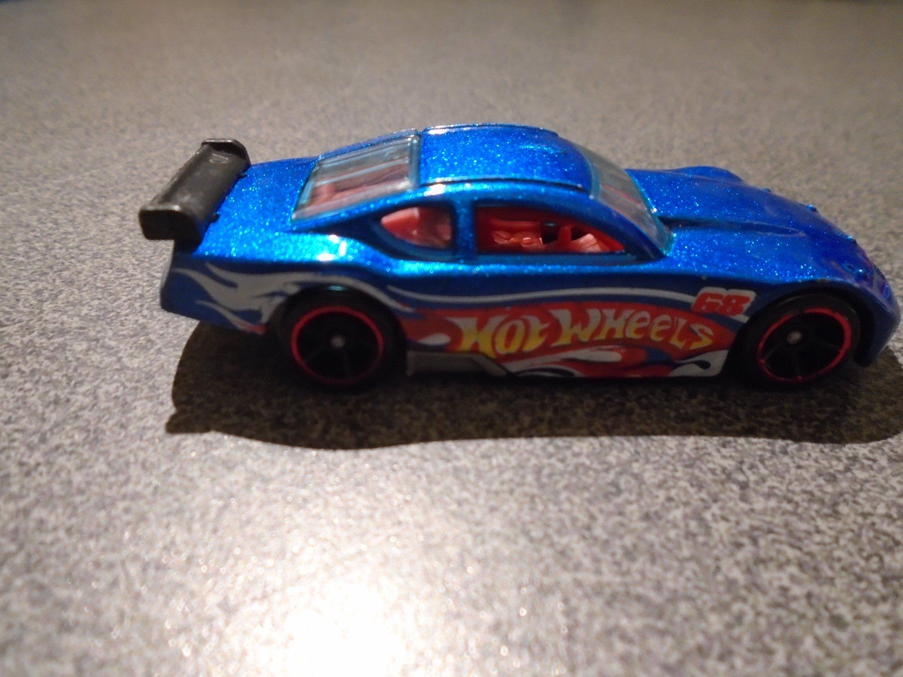Hot Wheels Jouets: Spielzeugauto Circle Tracker Hot Wheels, blau/glitzernd – D'occasion à Zürich par abraxas1291
