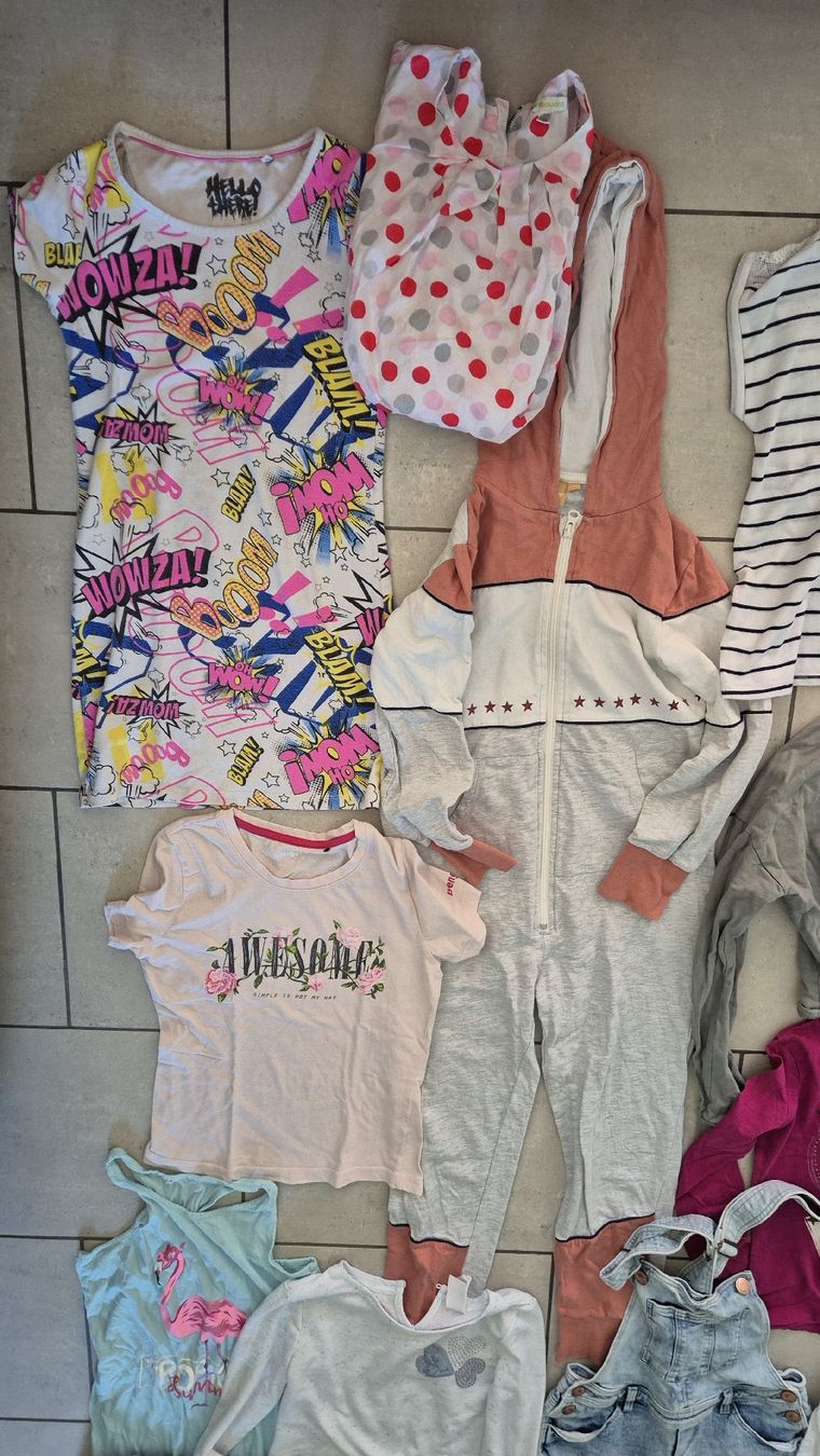 Lotti & Set di vestiti: riesen Mädchen Kleiderpaket 134/140 – Usato da Zofingen venduto da Shile 4