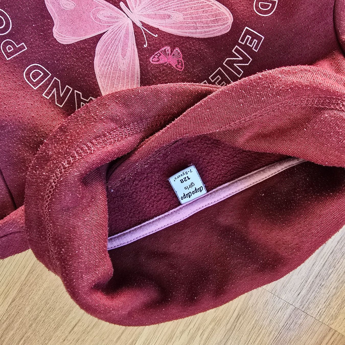 Maglioni & Felpe: Mädchen Pulli, Gr. 122/128, bordeaux, Schmetterling – Usato da Büttikon AG venduto da Amineah 1