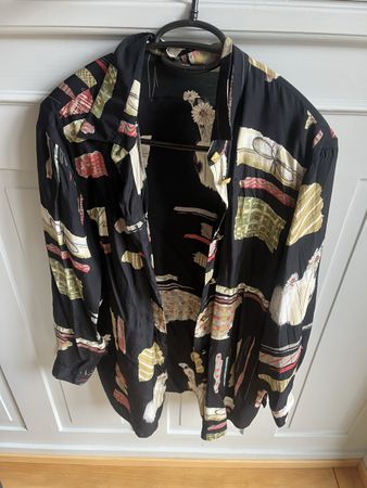 Vintage shirt with gold details