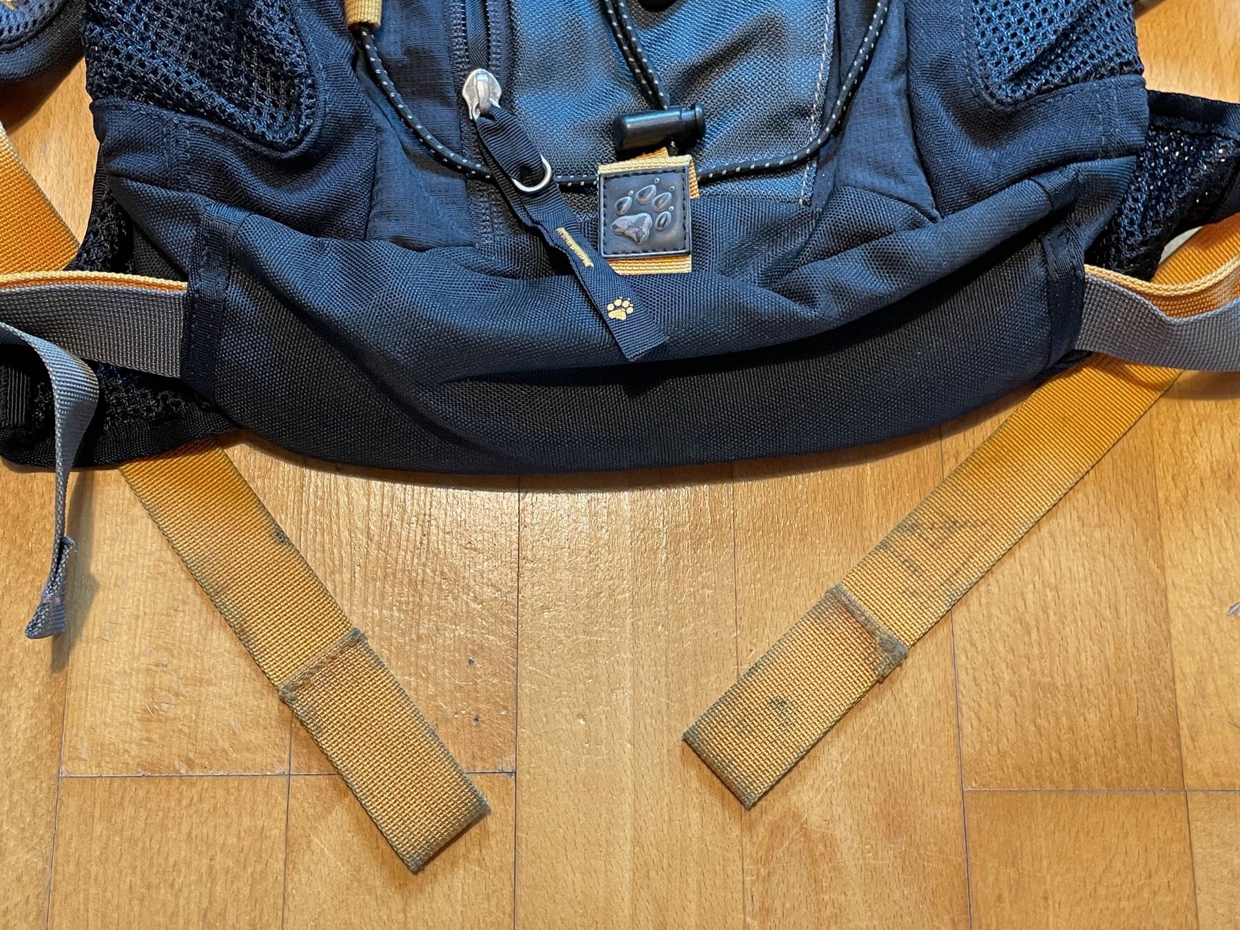 Jack Wolfskin Sacs à dos: Vintage Y2K Backpack Jack Wolfskin 6L – D'occasion à Zürich par le_souk 3