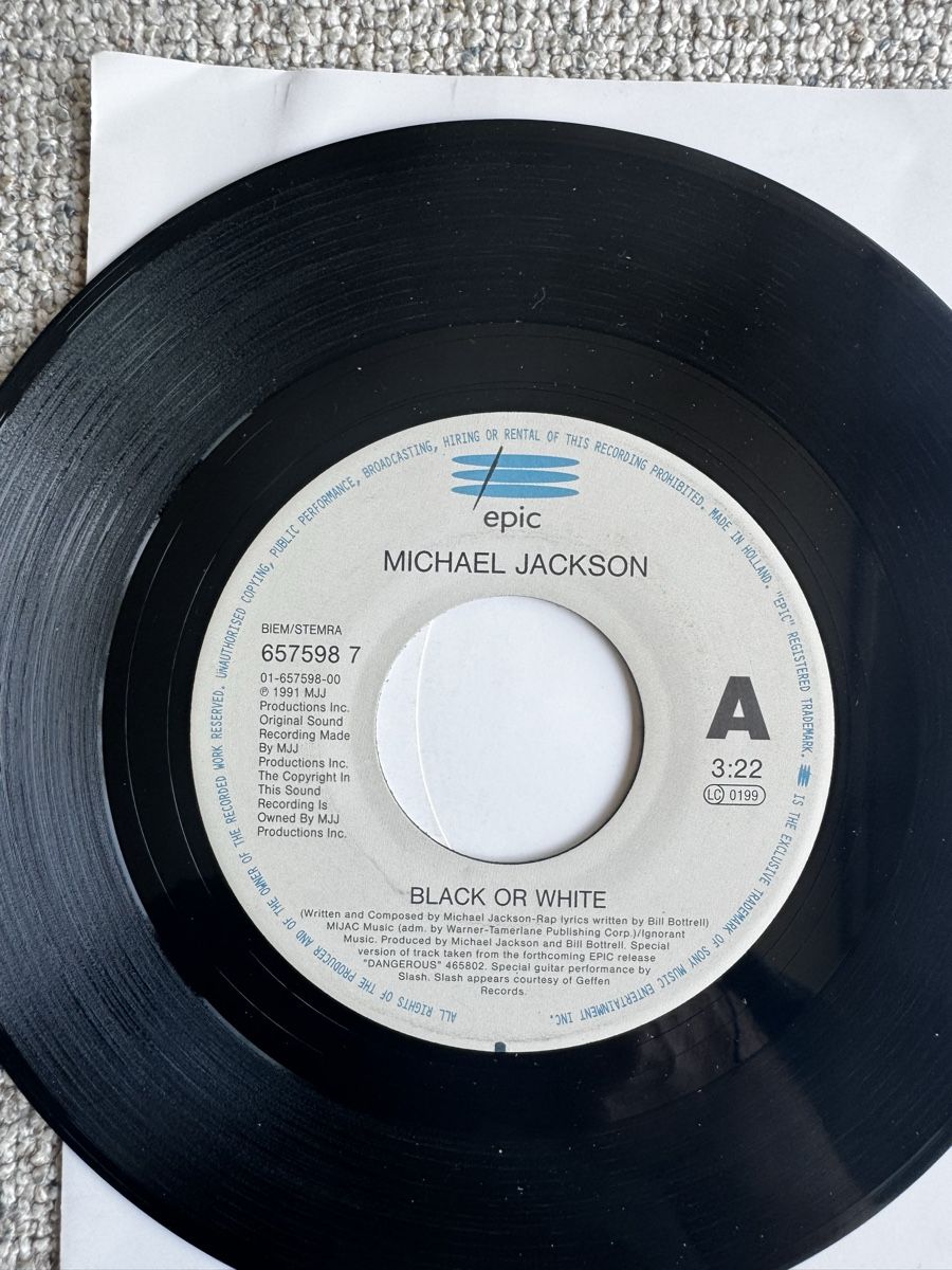 Dischi in vinile: Michael Jackson - Black or White - 7" Single - 90s – Usato da Rorbas venduto da BlackstarRecords