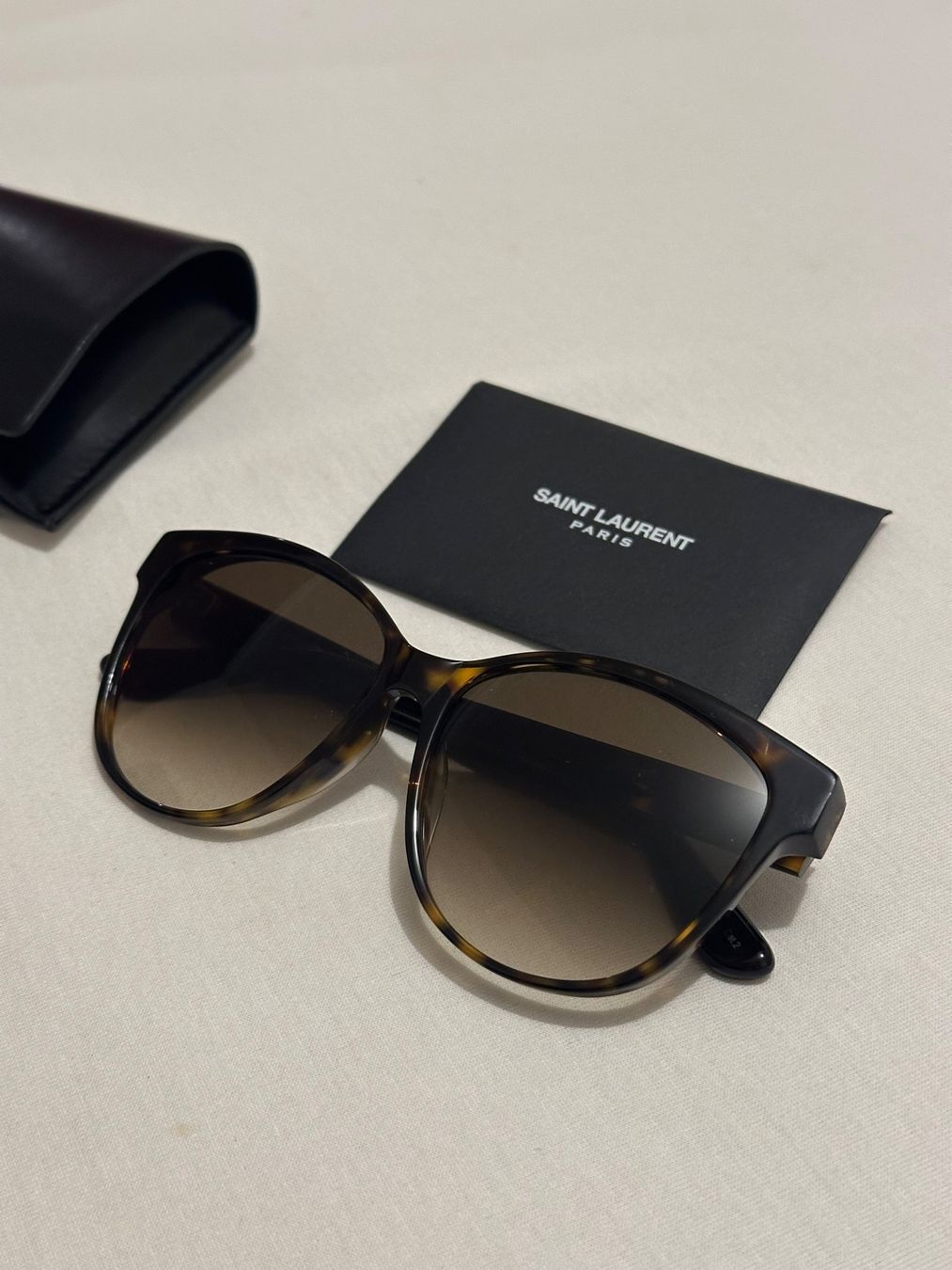 Saint Laurent Lunettes & Verres: Saint Laurent Tortoise Shell Sunglasses – Neuf (Voir description) à Onex par jinakimmy