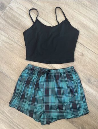 TOP UND SHORTS UNGETRAGEN GRÖSSE S