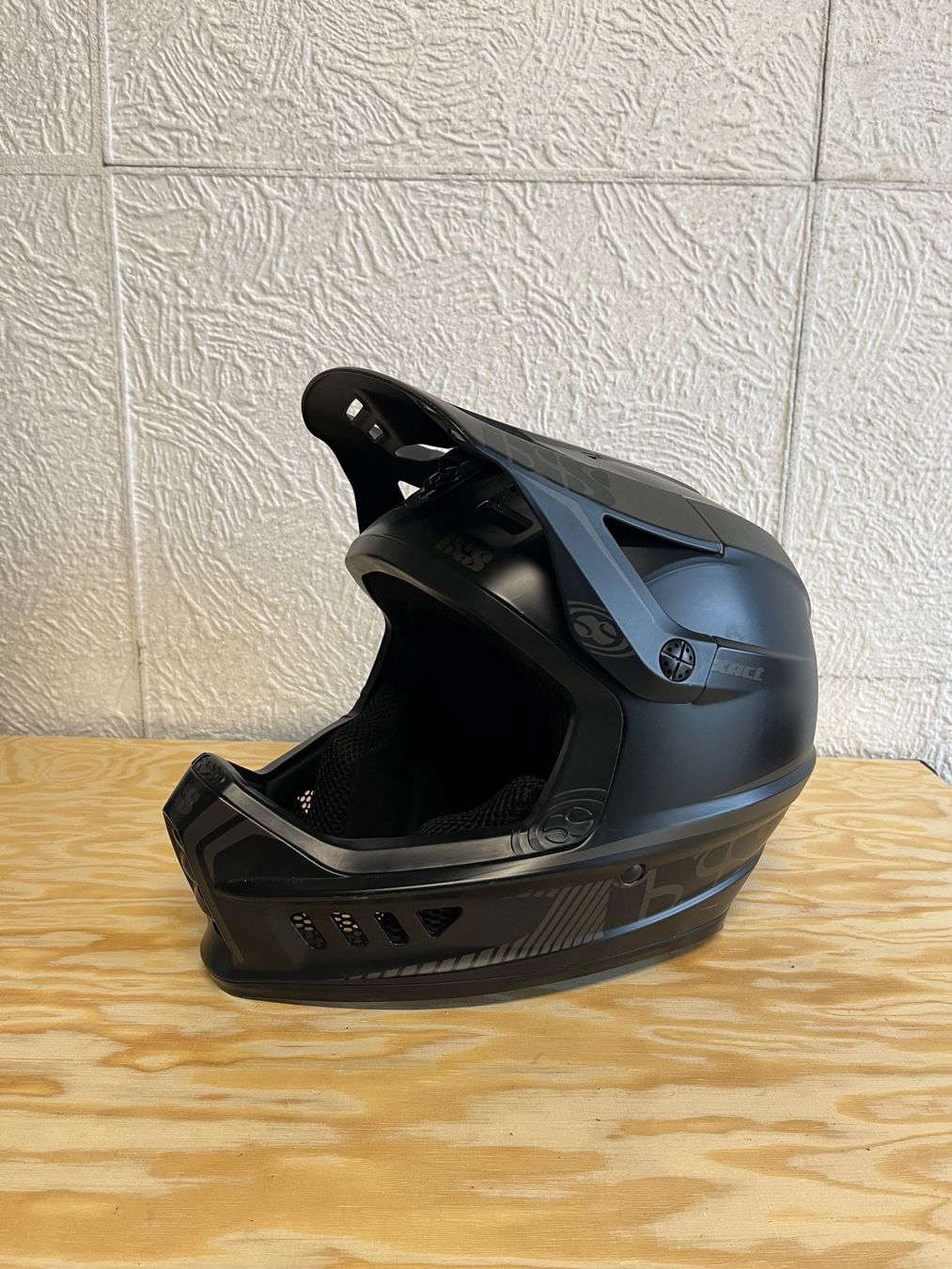 IXS Caschi: IXS Full Face Helm – Usato da Luzern venduto da TheEconomist20