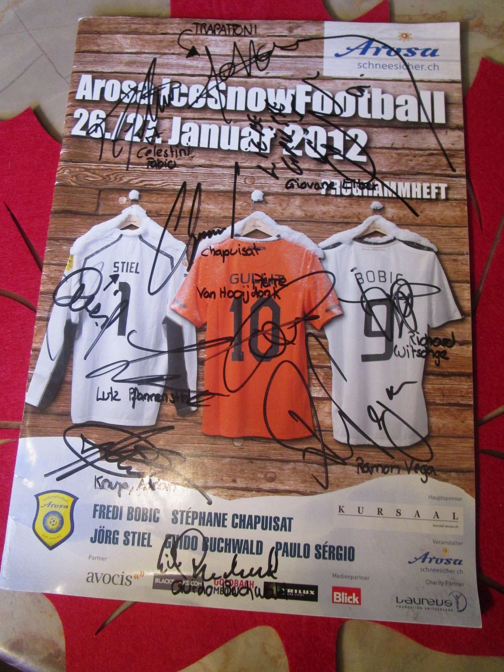 Autografi: AROSA EIS-SNOW FUSSBALL PROGRAMM-HEFT MIT RAREN AUTOGRAMMEN – Usato da GUTENSWIL venduto da Alpina6