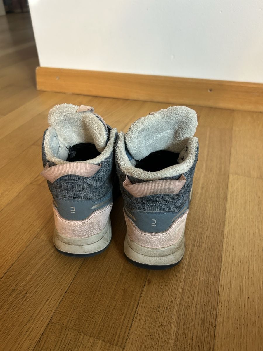 Scarpe per ragazzi: Kinder Winterstiefel grau rosa 29 Quecha – Usato da Ottenbach venduto da Maendae 1
