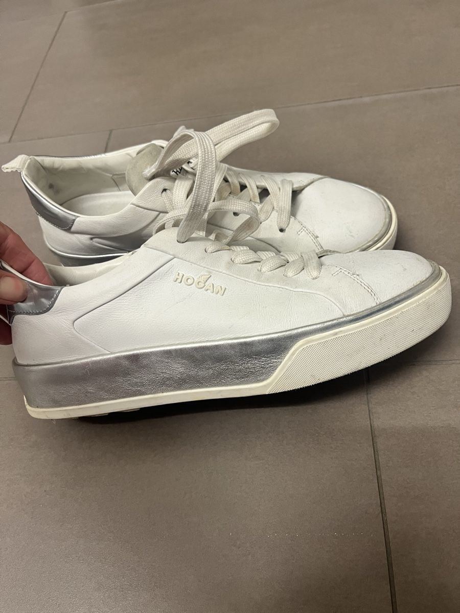 Hogan Chaussures femmes: Hogan Sneakers Leder weiss/silber Gr. 40 – D'occasion à Diepoldsau par Soleil0425 1
