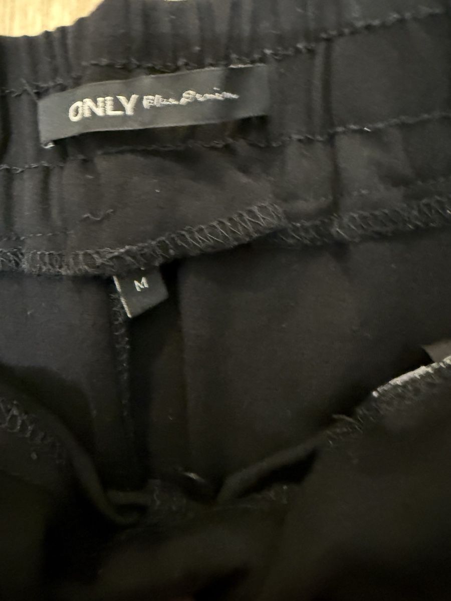 Pantaloni: Schwarze Cargohose, Grösse M, – Usato da Kölliken venduto da Vivii01 1