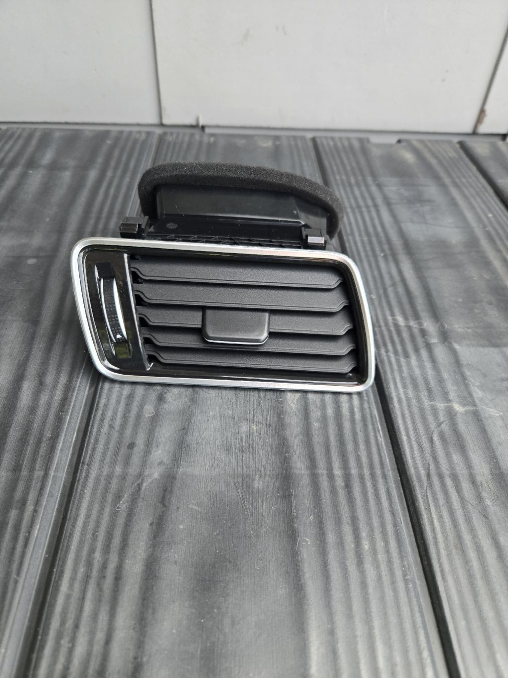 VW Toutes les pièces auto: Lüftungsdüsen eines VW Passat B8, – Neuf avec emballage d'origine à Liestal par rad_5zmy 2
