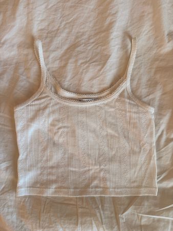 Weisses Top mit Spitze von Bershka