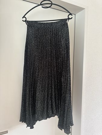 Eleganter Zara Rock, Grösse XS,  schwarz weiss, voll stylisc