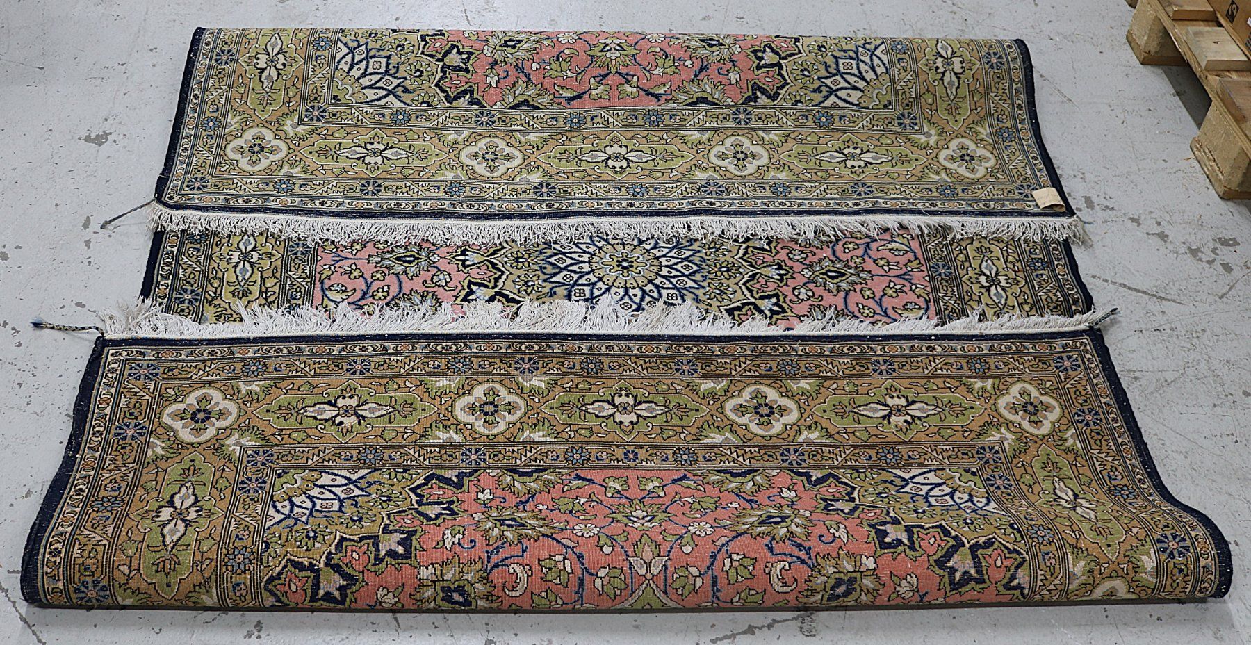 Teppiche: Teppich in Rosatöne/ mehrfarbig – Gebraucht aus Volketswil von brockipfannenstil 4