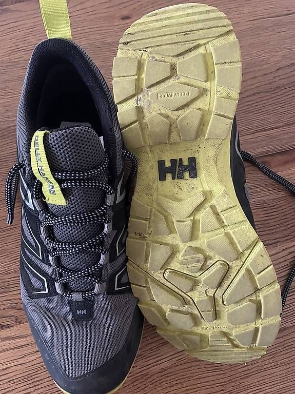Helly Hansen Herrenschuhe: Helly Hanson Schuhe Grösse 44 – Gebraucht aus Tumegl/Tomils von tiger358 1