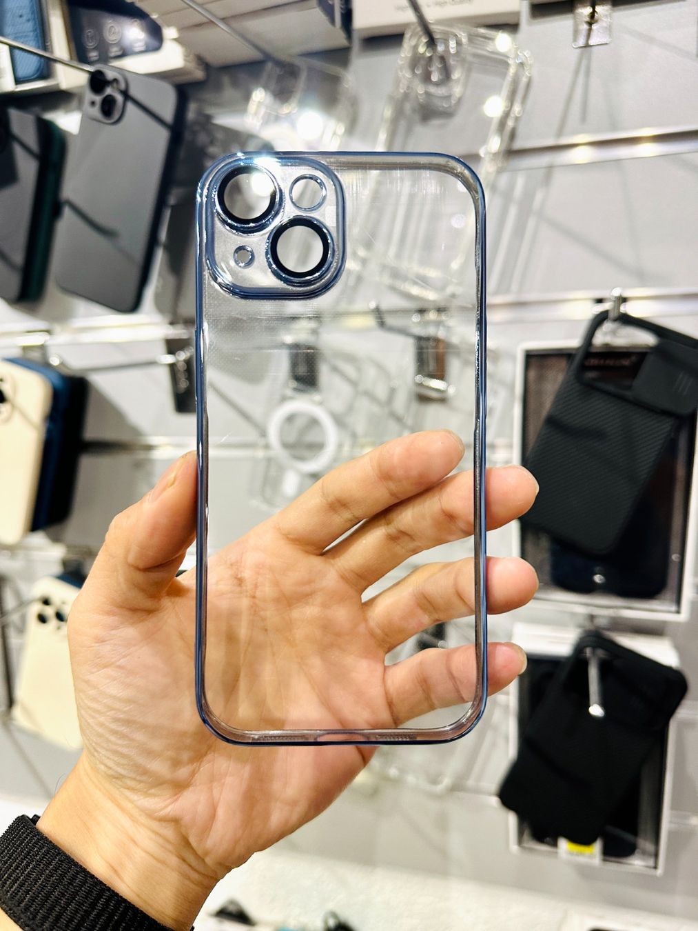 Covers & Schutzfolien: iPhone 15 (Plus) - Coque avec protection caméra verre+filtre – Neu und originalverpackt aus Morges von DigiAC 3