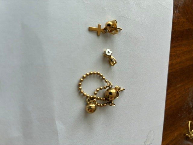 Autres bijoux: 3 bijoux -2 b.oreilles et mini pendentif-1 bo – D'occasion à Evilard par nenette01 1