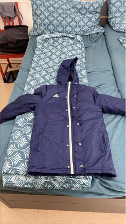 Adidas Winterjacke blau mit Kapuze neuwertiger Zustand