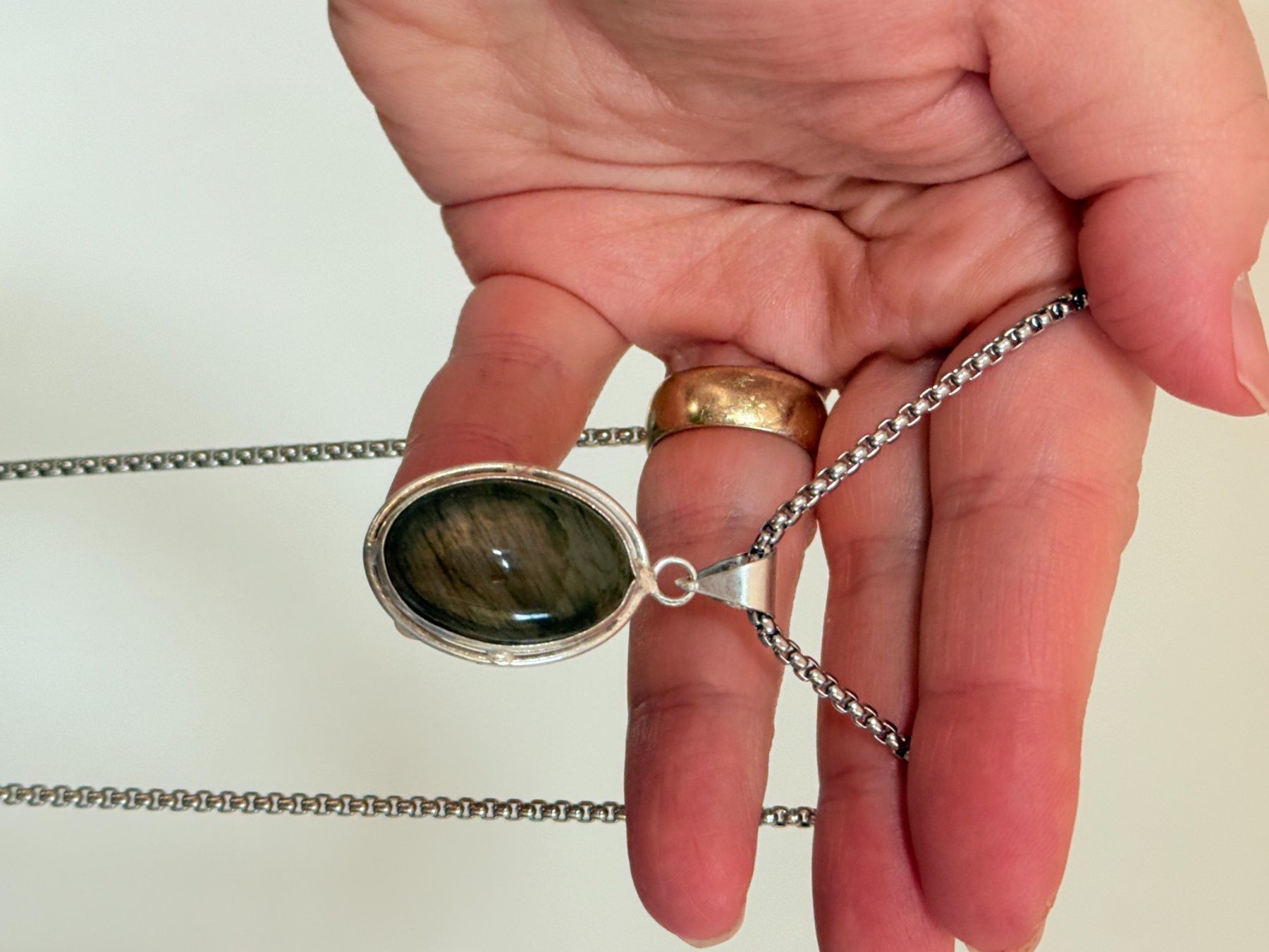 Catenine: Collier vintage avec pendentif labradorite – Nuovo e nell'imballaggio originale da Genève venduto da AGBERG 3