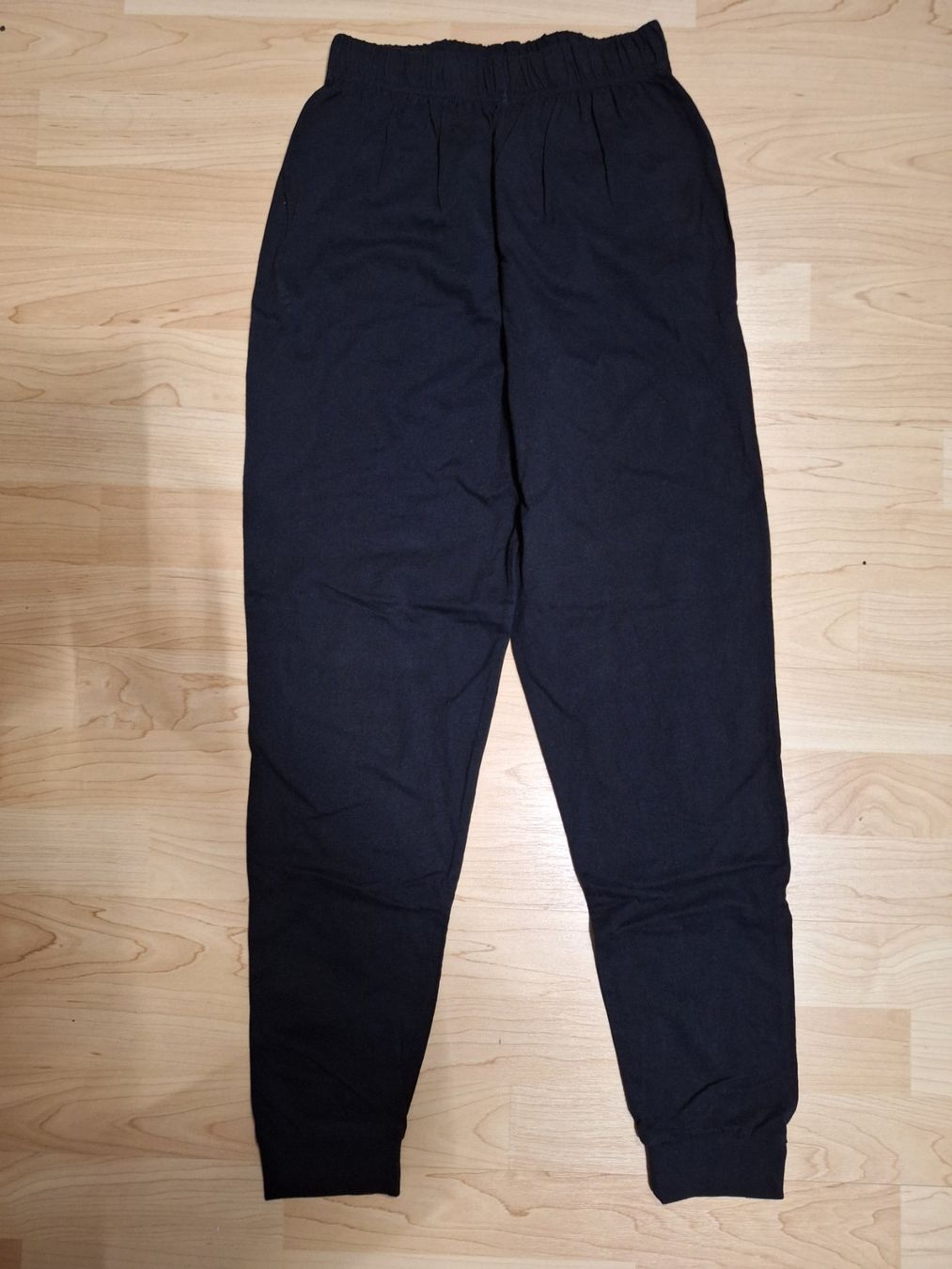 Pigiami: Pyjama Hose schwarz, Gr. 152 – Nuovo (secondo la descrizione) da Starrkirch-Wil venduto da Mambostar