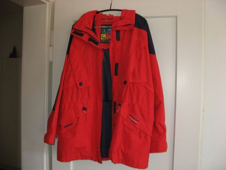 rot-blaue Allwetter Jacke Maul Sport Gr. 42/44