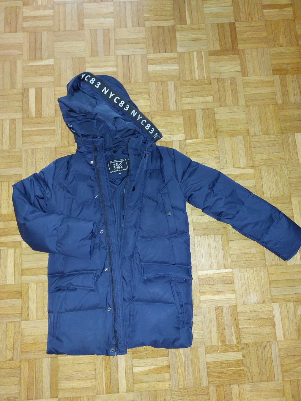 Jacken & Mäntel: Winterjacke mit Kapuze und doppel Verschluss – Gebraucht aus Zürich von Yvn