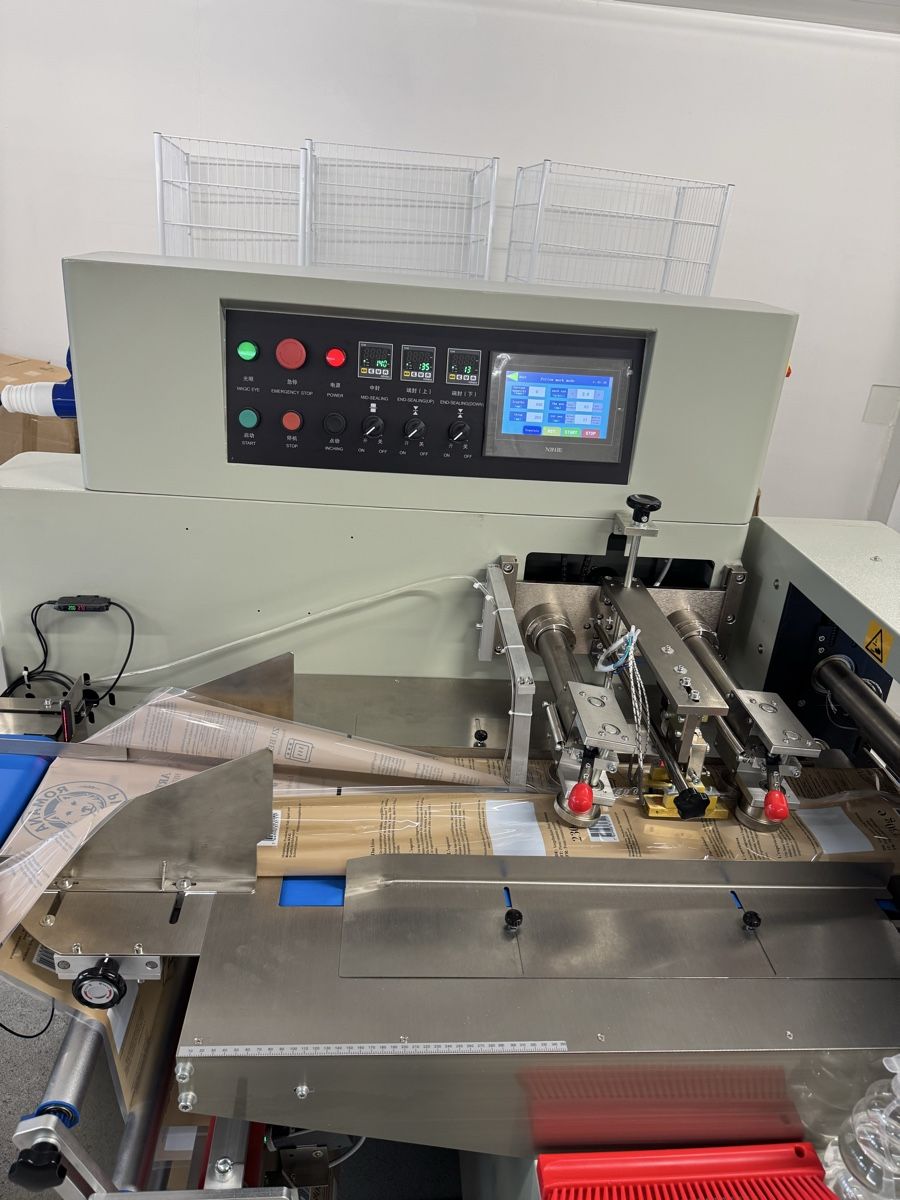 Tutte le macchine: Industrial Flow Wrapper - Efficient Packaging Solution – Nuovo (secondo la descrizione) da Wädenswil venduto da GlobalEcom