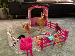 Pferde Spielset mit Stall und Zubehör für kleine Reiter