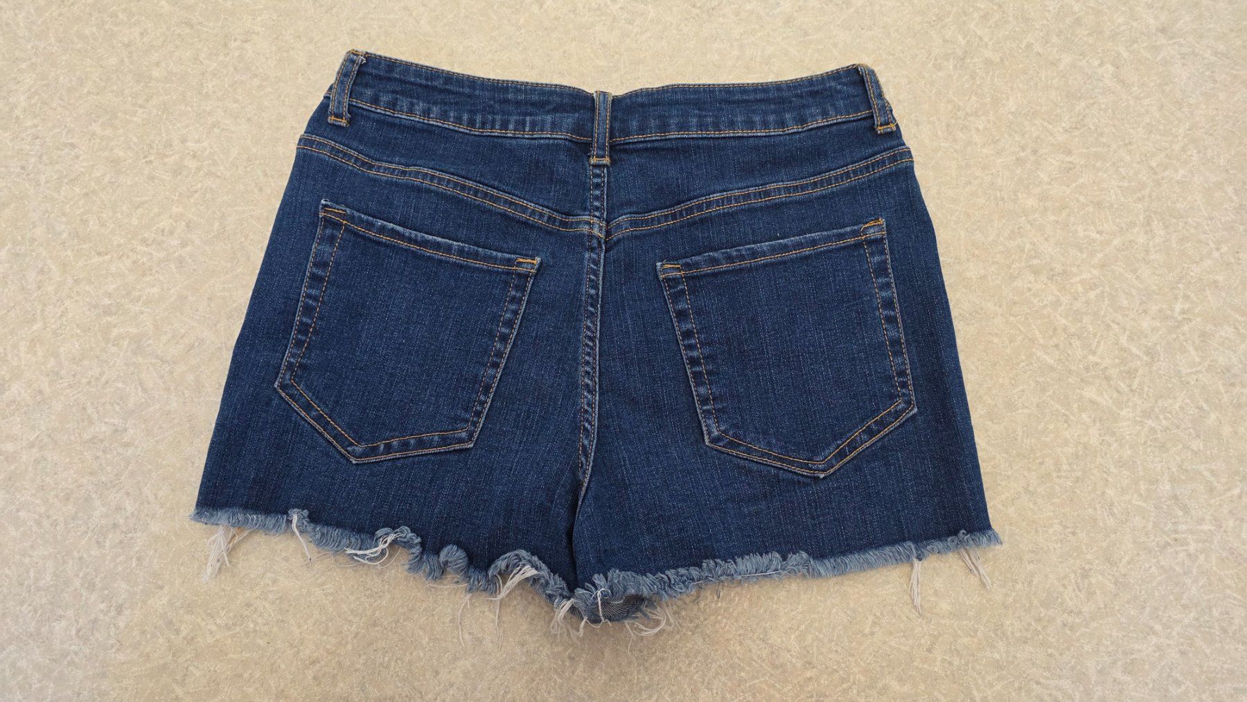 Jeans: Shorts – D'occasion à Dübendorf par Jolenia 1