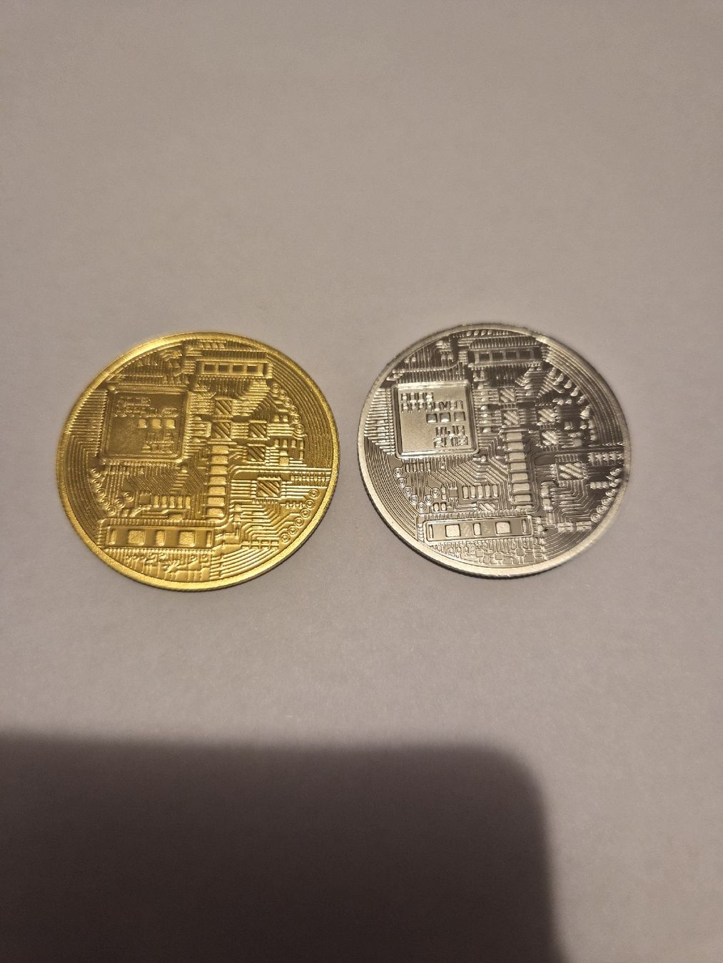 Tutti le monete: lot de 2 pièces commémorative Bitcoin – Nuovo (secondo la descrizione) da Senèdes venduto da hen_fw8b 1