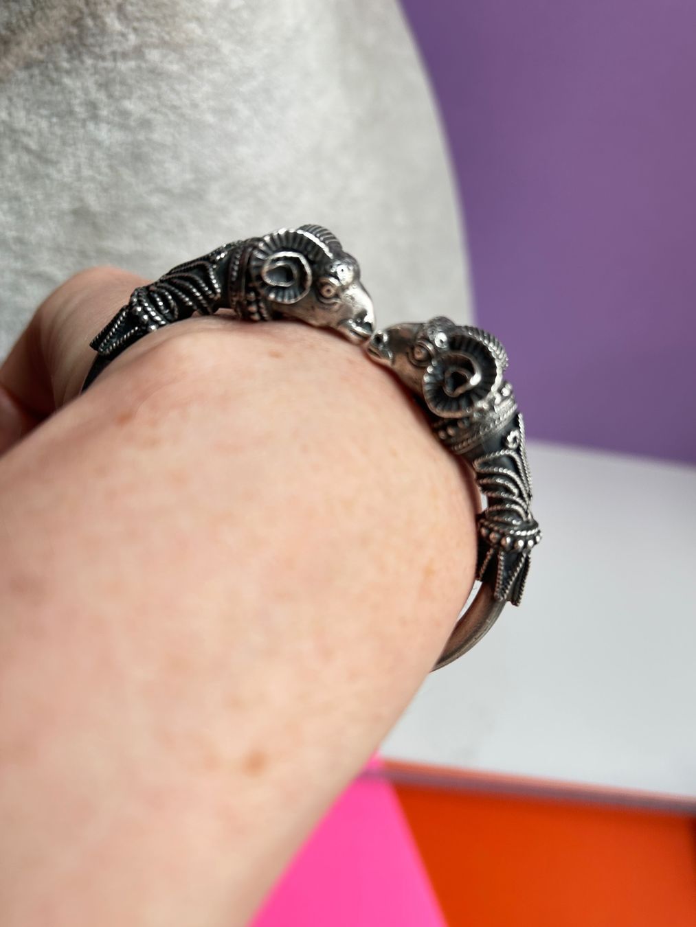 Sonstiger Schmuck: Armreif mit Widderköpfen, plus Widder-Ring (51) – Gebraucht aus Laufen von Bellebellezza 1