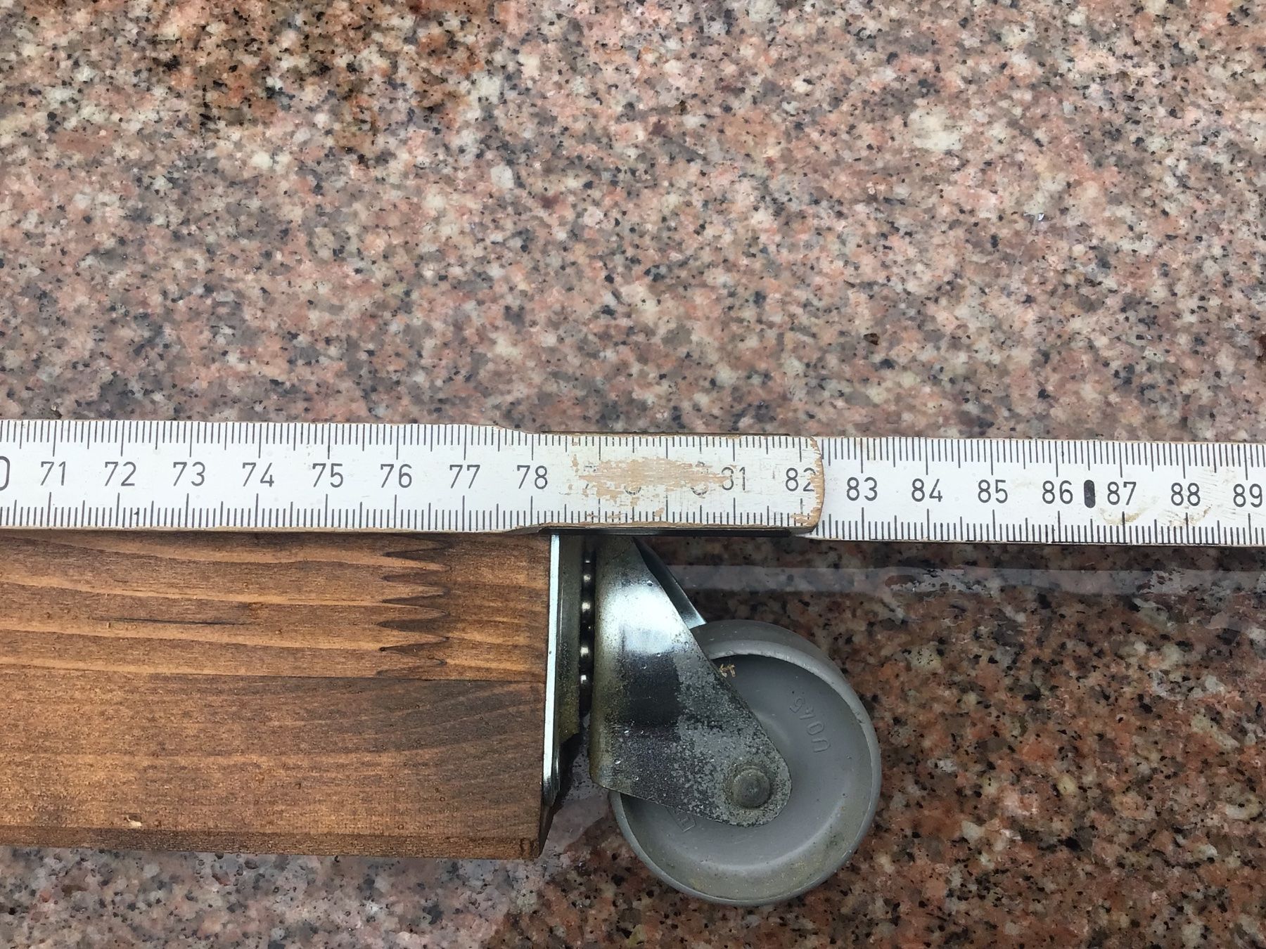 Holzartikel: 8 Holzpfosten mit Räder – Gebraucht aus Schleinikon von Laegern99 5