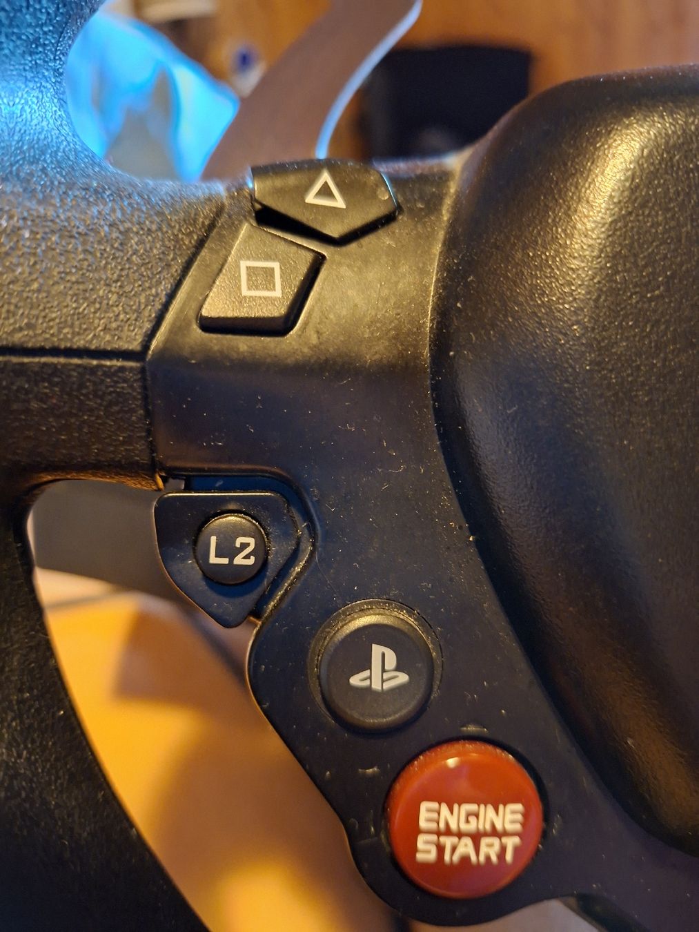 Thrustmaster Controller: Volant Ferrari Thrustmaster pour PS4/PS5 – Nuovo (secondo la descrizione) da Gumefens venduto da izalala 7