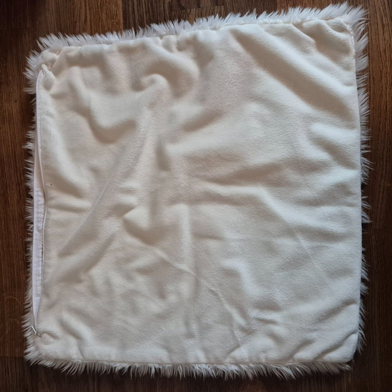Cuscini: white faux fur pillow case 45x45 – Usato da Zürich venduto da monadiederich 1
