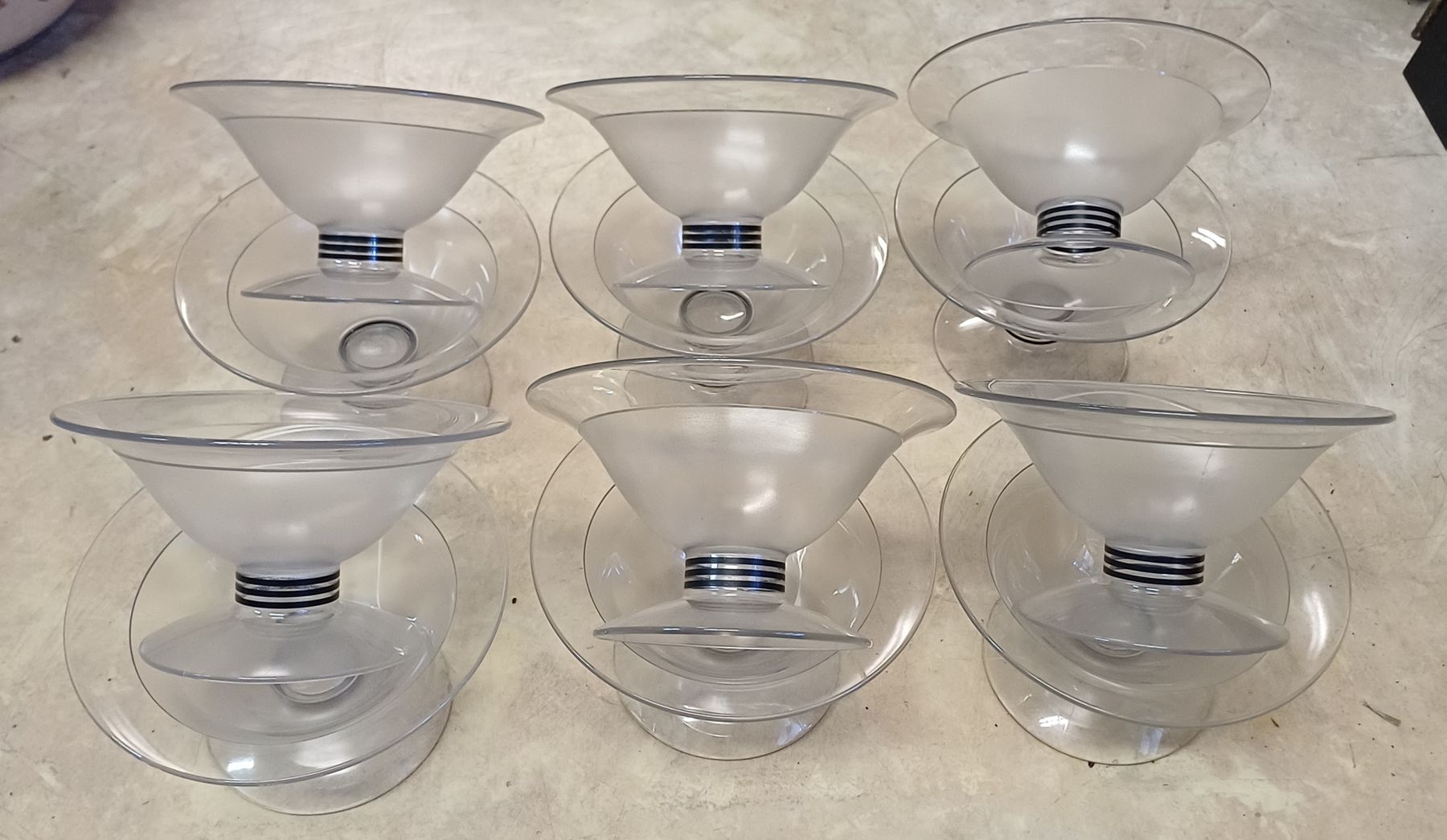 Tupperware Contenitori & Simili: 12 Tupperware Eisbecher – Usato da Merenschwand venduto da Brockinell