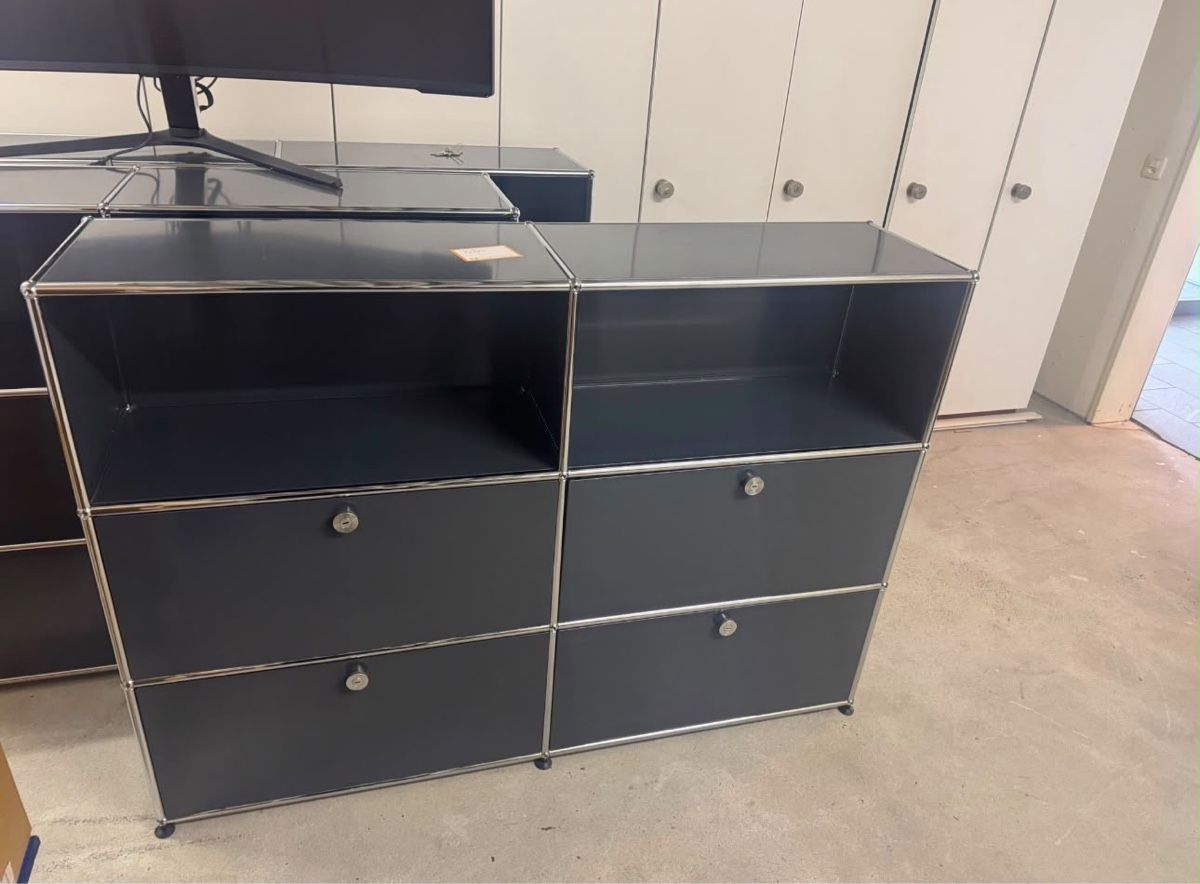 USM Banconi: USM Haller Sideboard anthrazit mit Klapptüren gebraucht – Nuovo (secondo la descrizione) da Zürich venduto da ram_2sld