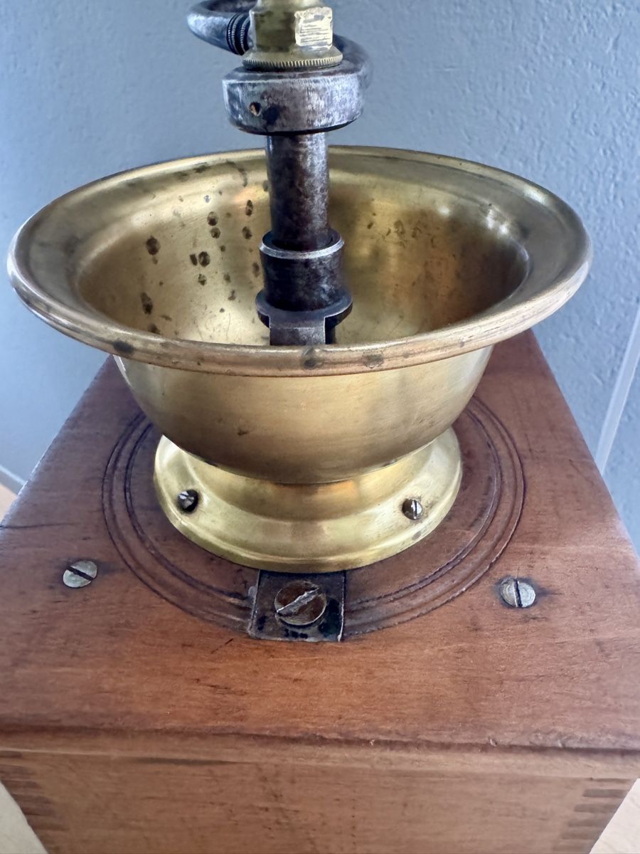 Appareils de cuisine: Schöne antike Kaffeemühle – D'occasion à Rothrist par Luckywinner 4