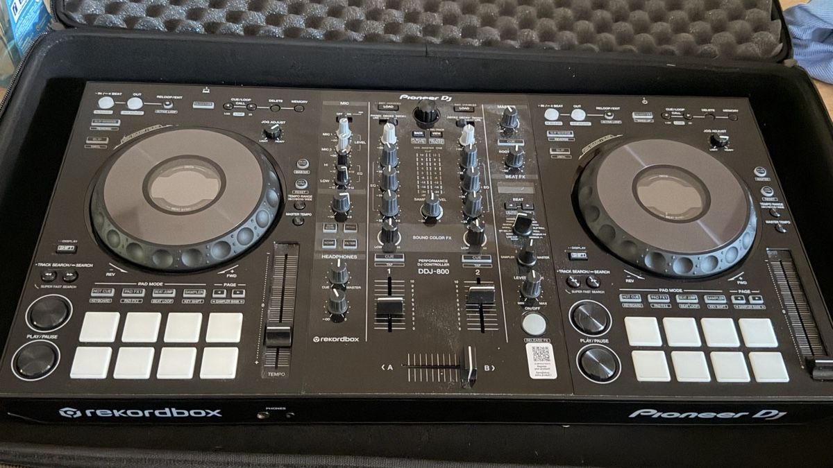 Pioneer Console di mixaggio: Pionner Controller DDJ800 – Usato da Zürich venduto da jea_mr2d 1