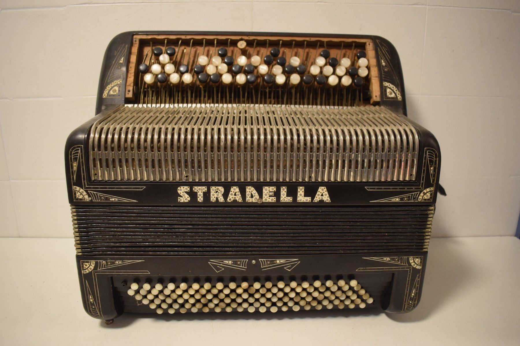 Strumenti musicali: Akkordeon Stradella – Usato da Zürich venduto da Brockito