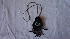Collier/étui en cuir de Colombie
