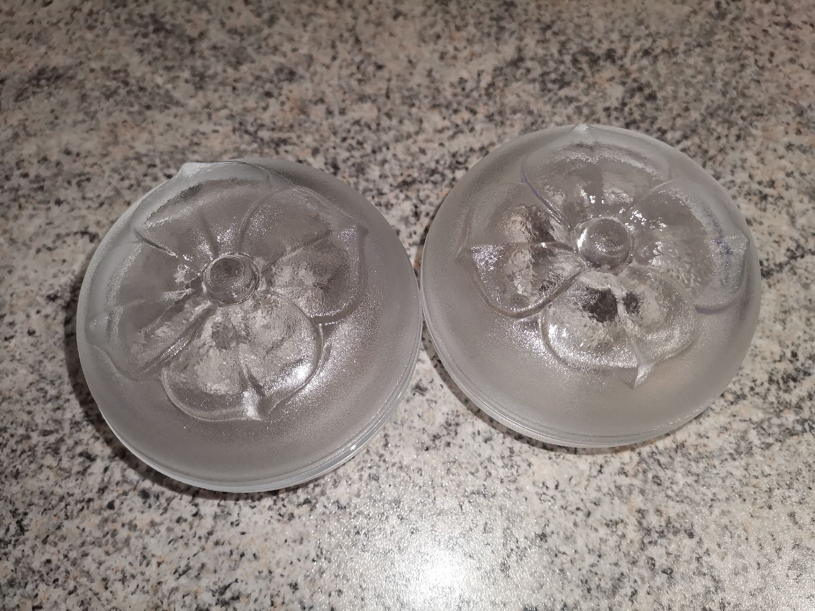 Bicchieri: 2 KLEINE GLAS SCHALE MIT DECKEL – Nuovo (secondo la descrizione) da basel venduto da lupettone