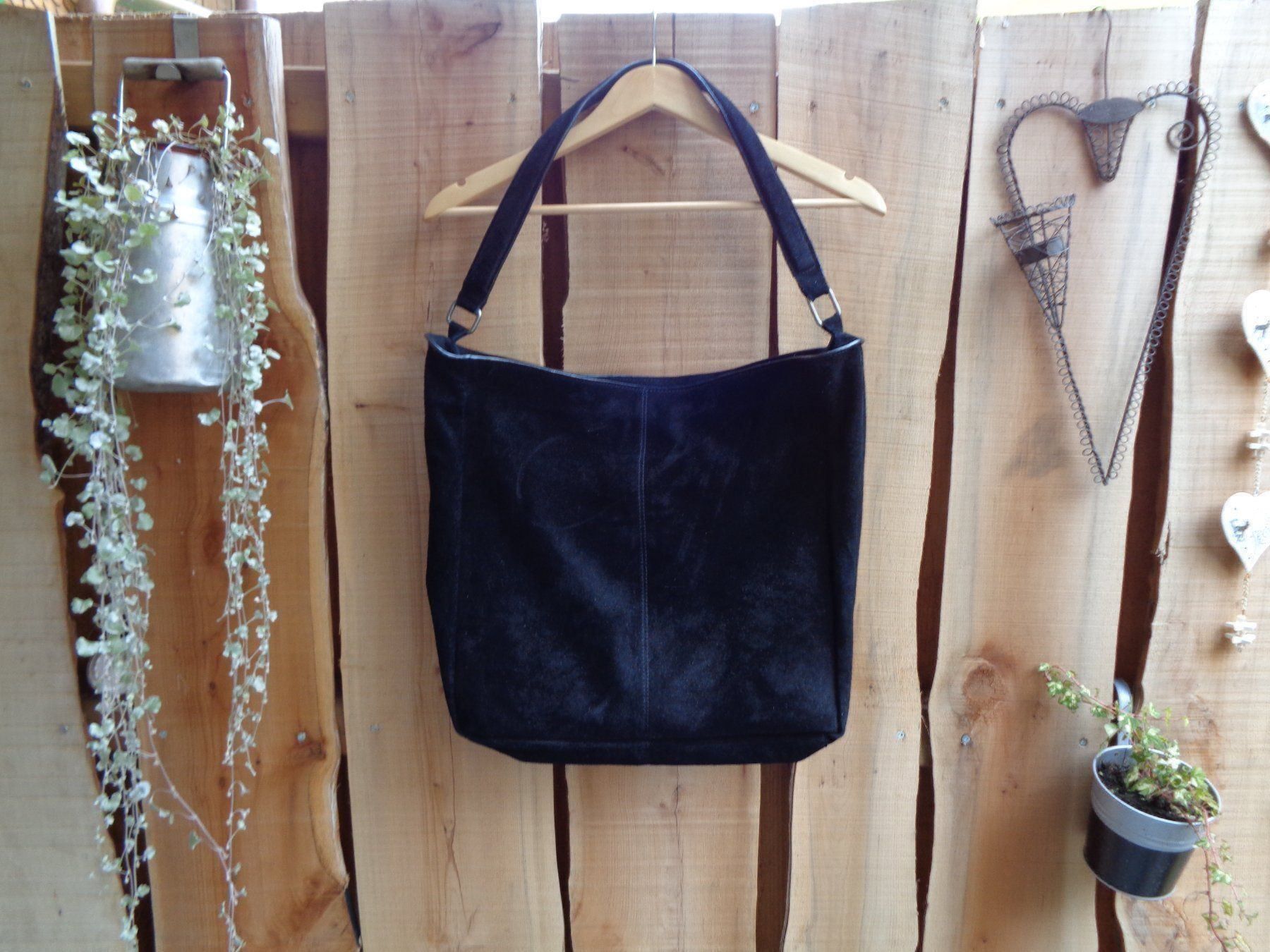 Borse da donna: Schwarze echt Wildleder Suede Bea Bag - 400295 – Usato da Küssnacht am Rigi venduto da Schuhe-Secondhand