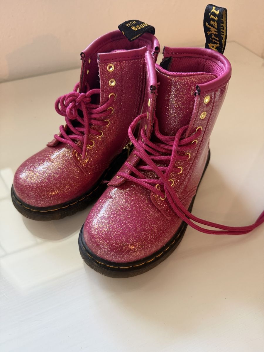 Dr. Martens Scarpe per ragazze: Pinke Dr. Martens Grösse 26 – Usato da Birmenstorf AG venduto da schattenfels 2