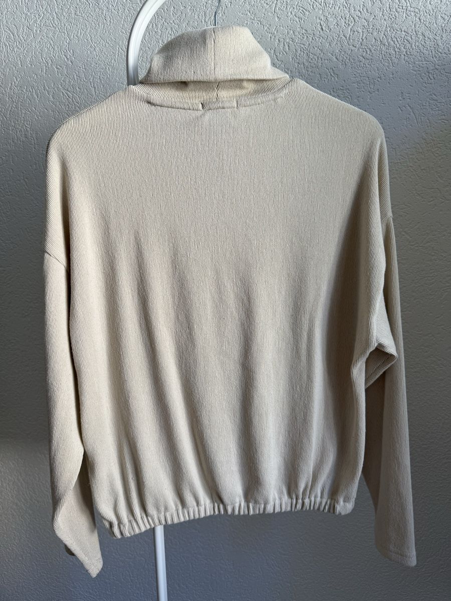 Pulls & Sweat-shirts: Pull beige clair col roulé Amisu, t.L – D'occasion à Tavannes par Thriftshop 1