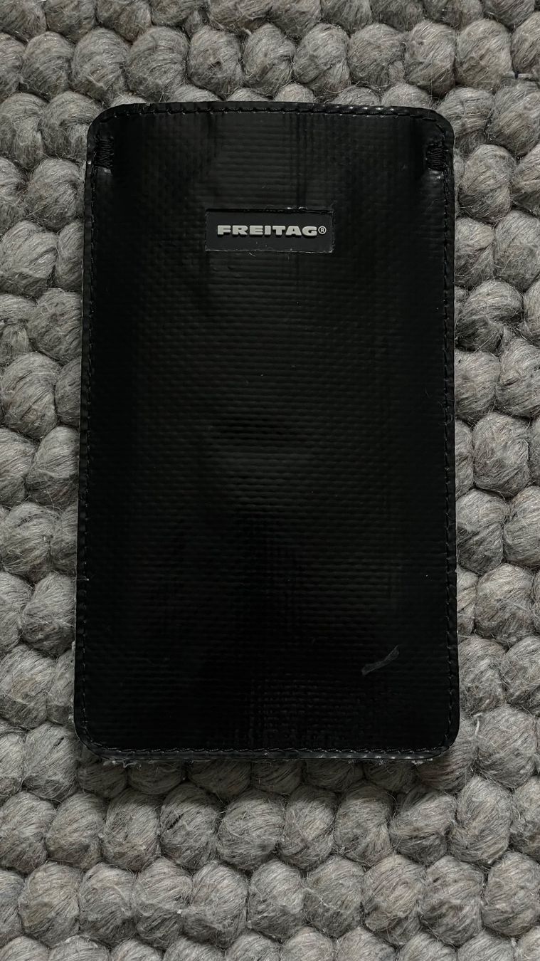 Freitag Cover & Protezioni schermo: FREITAG Handyhülle 9,5x16,5cm – Usato da Adlikon b.Regensdf venduto da claureen