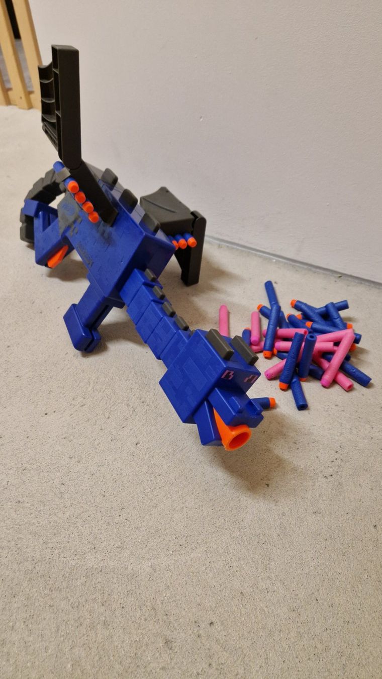 Nerf Spielzeuge: Nerf Minecraft blau – Gebraucht aus Basel von AlexBasel01