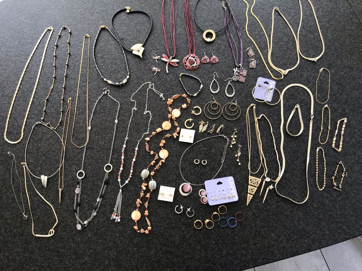 Sonstiger Schmuck: Modeschmuck Vintage: Halsketten, Ohrringe, Ringe  – Gebraucht aus Henau von Re-nie