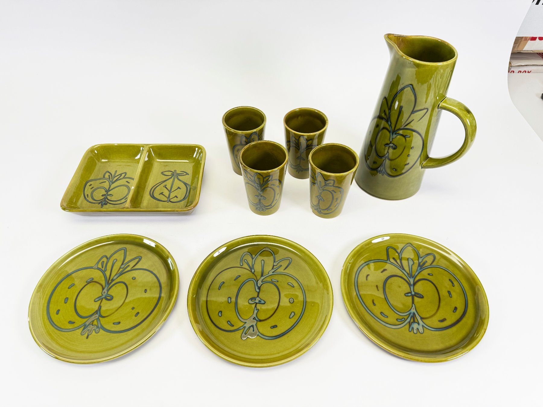 Set di piatti: Vintage Keramik-Service mit Apfeldesign, 9-teilig – Usato da Winterthur venduto da Anto-Bella